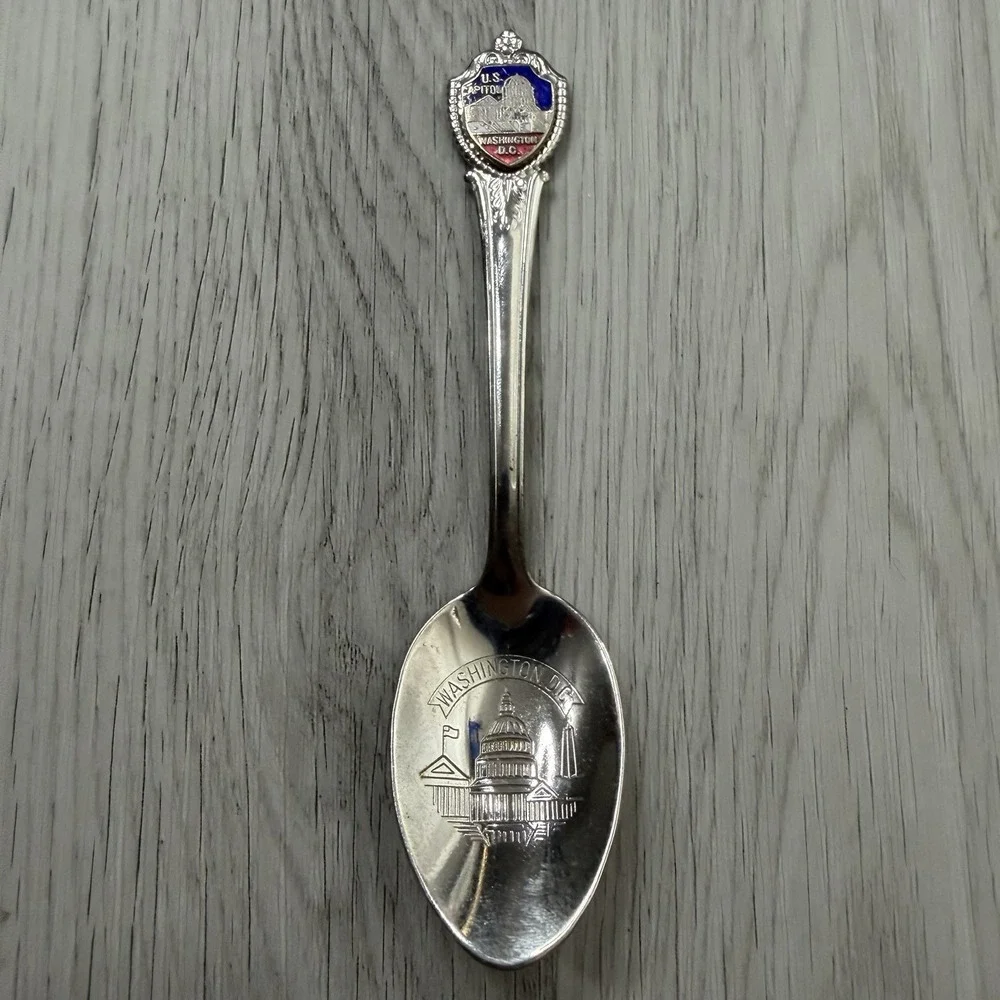 US Capitol Washington DC Souvenir Spoon Enamel Shield Engraved Bowl Vintage